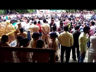 आदिवासी विद्यार्थांची आदिवासी आयुक्तल्यावर धडक...