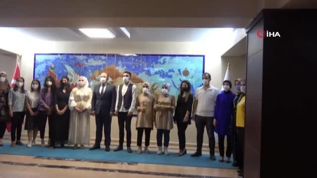 Son Dakika | Şırnak'a atanan öğretmenler yöresel kıyafet ve çiçekle karşılandı