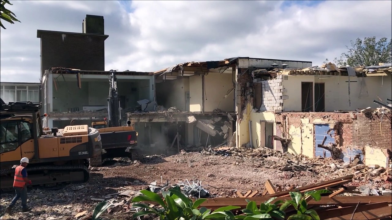 Demolition of the old Helenswood Upper School s...