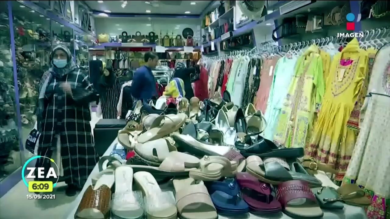 Mujeres afganas protestan contra los códigos de vestimenta