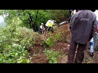Satara Bus Accident: पोलादपूरच्या आंबेनळी घाटातून मृतदेह बाहेर काढतानाचा व्हिडीओ लोकमतच्या हाती