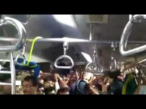 Shocking Incident - Snake In Mumbai Local Train | Social Viral