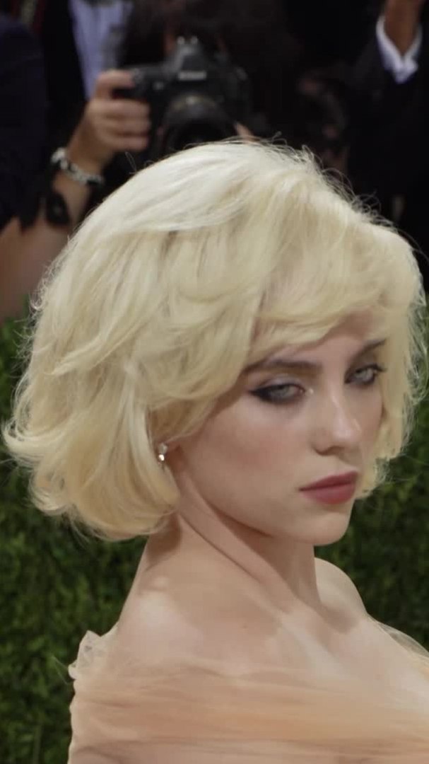 ⁣billie eilish met gala