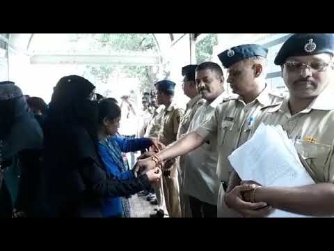 मुस्लिम महिलांनी पोलीस, डॉक्टर, अग्निशमन दलाच्या जवानांना बांधली राखी