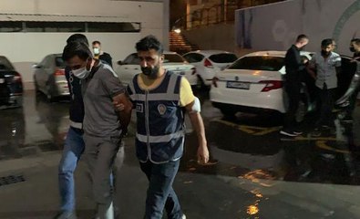 MAZGAL DEMİRİ ÇALARKEN FARK EDİLDİ, KAÇARKEN POLİS ARACINA ÇARPTI