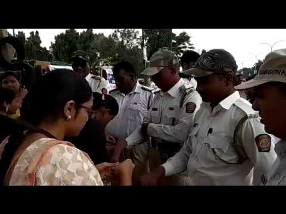 Handicap sisters celebrated RakshaBandhan with traffic police brothers.