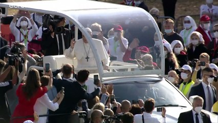 Il Papa saluta la Slovacchia e torna a Roma