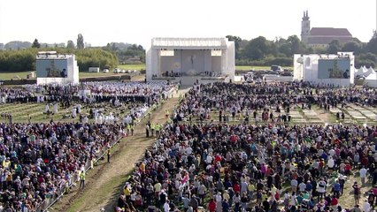 Le pape achève son voyage en Slovaquie devant une foule de 50 000 personnes