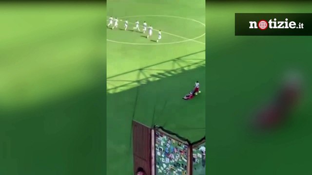 Genova, vergognoso coro sessista dei tifosi alla ragazza dello stadio Marassi