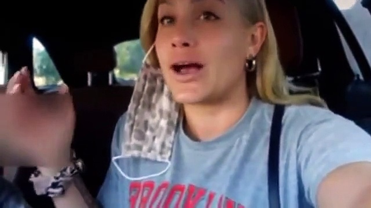 Cette youtubeuse demande à son fils de pleurer pour faire des vues