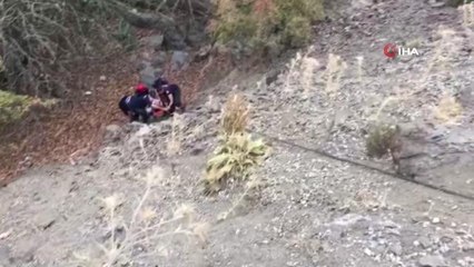 İhtiyaç gidermek isterken uçuruma yuvarlandı