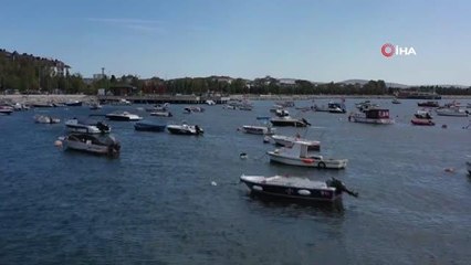 Müsilajdan arındırılan Tuzla'da dalgıçların denizde çay keyfi