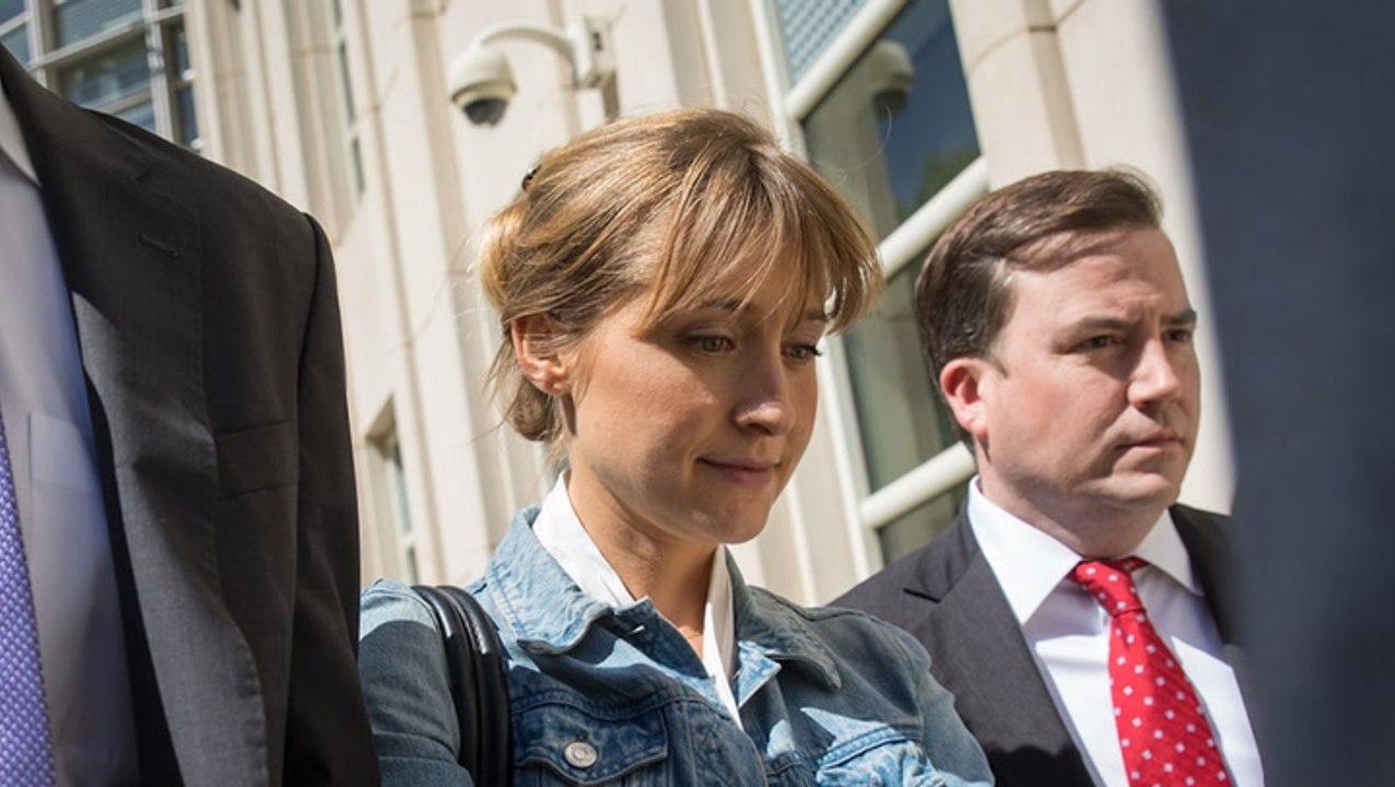 Allison Mack Starts 3-Year Prison Sentence for Role in NXIVM Crimes | THR News