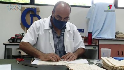 mqn-Costarricense restaura Acta de la Independencia tras 200 años intacta-150921