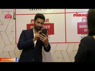 Uri Movie Actor Vicky Kaushal recreates - "Hows The Josh" dialogue on Red Carpet at LMOTY 2019