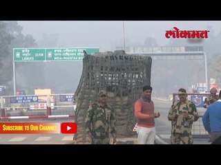 People wait to receive IAF Wing Commander Ahinandan at Attari-Wagah border