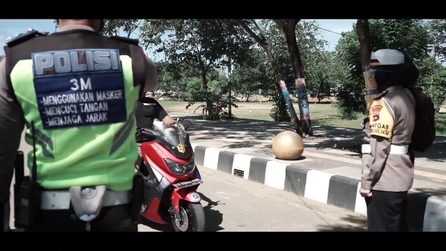 Patuh Lalu Lintas Gunakan Helm Saat Berkendara