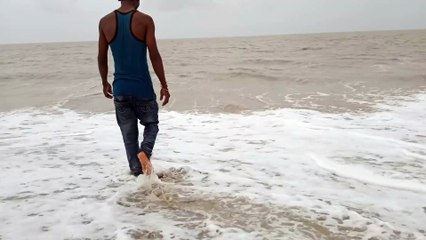 See how a guy is having fun in the sea?#shorts #dailymotionshorts