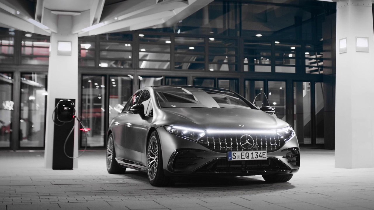 Der neue Mercedes-AMG EQS 53 4MATIC+ - AMG DYNAMIC PLUS Paket mit fahrdynamischen Extras