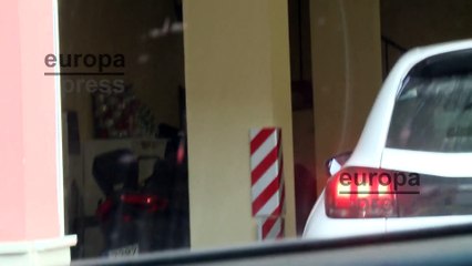 Kiko Rivera entra en la que será su nueva casa junto a su íntimo amigo Fran