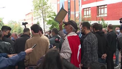 Evlat nöbeti tutan Laçin, HDP Genel Merkezi önünde açıklama yaptı (1)