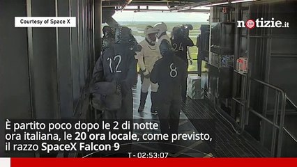 Space X, ecco il primo volo di soli civili nello spazio: la partenza del razzo è emozionante