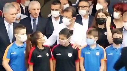 Kurdele kesimi sırasında İmamoğlu'ndan çocuklara: Sadece siz keseceksiniz
