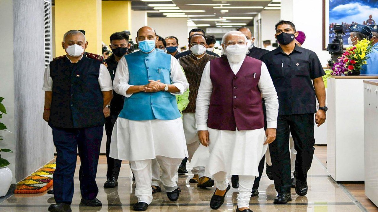 PM Modi inspected Defense Complex with Rajnath singh