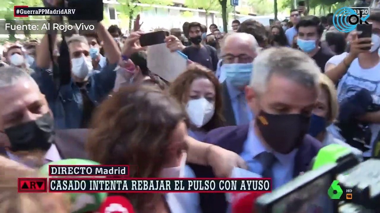 Ayuso ovacionada a su entrada al CEU por los estudiantes: "Parezco Britney Spears"