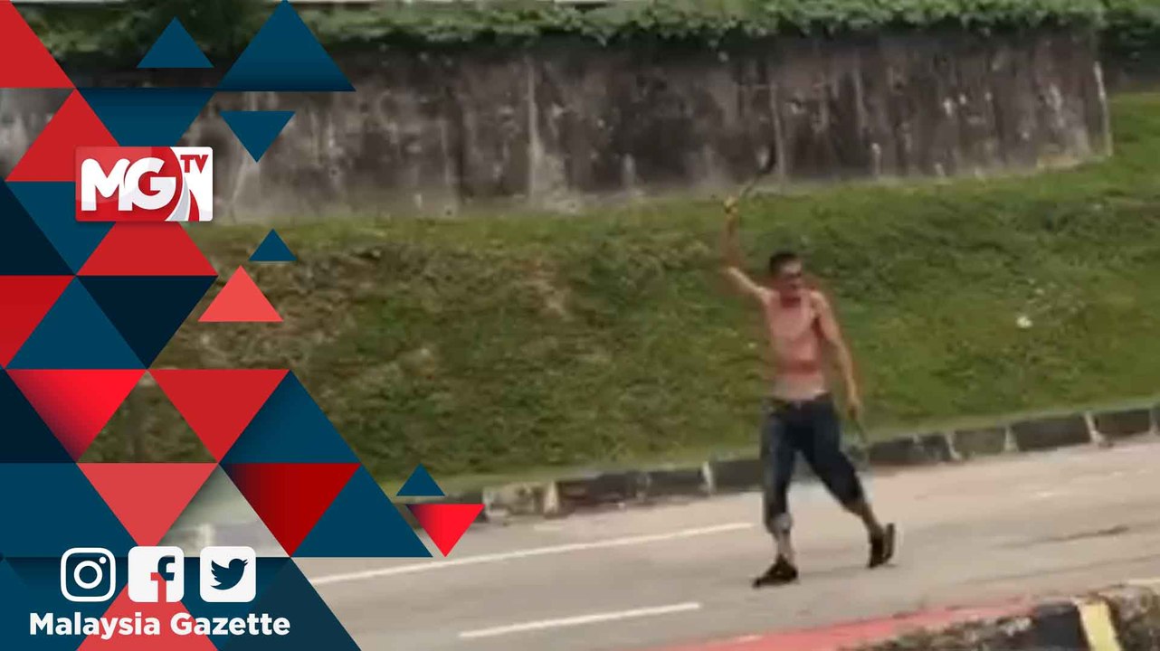 MG Viral : Polis Tahan Lelaki Bersenjata Sabit Ganggu Orang Awam di Bukit Gambir