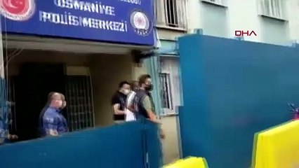 İş insanı çanta dolusu sahte dolarla dolandırıldı