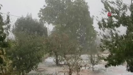 Mersin'de şiddetli yağmur ve dolu etkili oldu