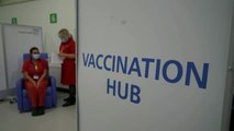 Inglaterra lanza su campaña de vacunación de refuerzo contra la covid para los sanitarios