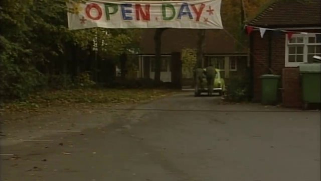 (4)Bean Deleted Scenes _ RARE UNSEEN Clips _ Mr Bean Official