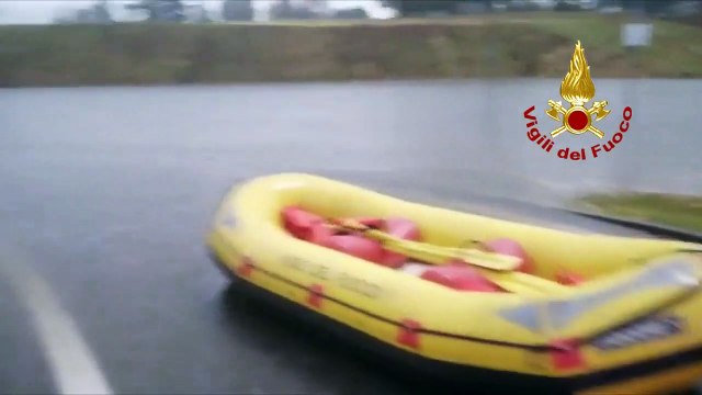 Allagato l'aeroporto di Malpensa, chiuso per maltempo. Diverse persone bloccate nelle loro auto - VIDEO