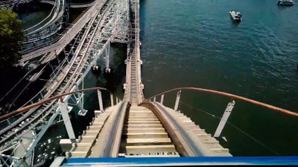 Télécharger la video: Hoosier Hurricane (Indiana Beach Amusement Park) - Front Row POV Roller Coaster Video