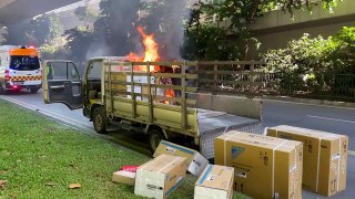 LORRY CATCHES FIRE ALONG KEPPEL ROAD, NO CAR STOP TO HELP