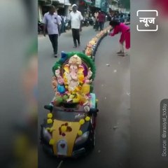 Lord Ganesha's Creative Idols On Train , Video Goes Viral