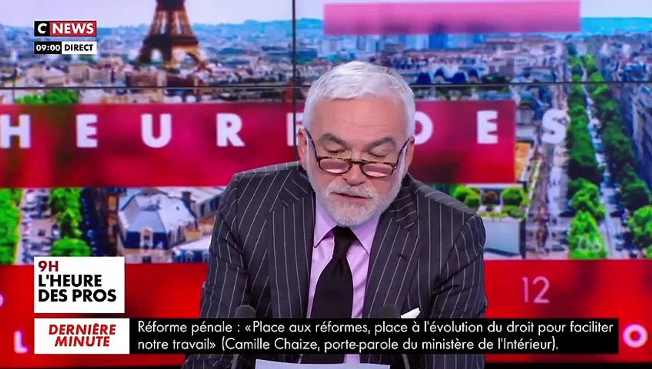 Charline Vanhoenacker de France Inter dessine la moustache d'Hitler sur une affiche d'Eric Zemmour: Pascal Praud dénonce un acte antisémite en pleine fête juive