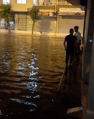 İSKENDERUN'DA ŞİDDETLİ YAĞIŞ; YOLLARI SU BASTI