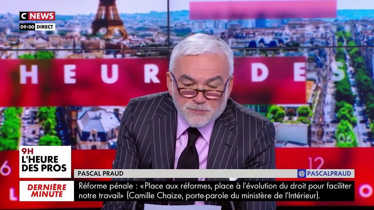 Moustache de Hitler sur Eric Zemmour : Pascal Praud dénonce la blague "antisémite" de Charline Vanhoenacker