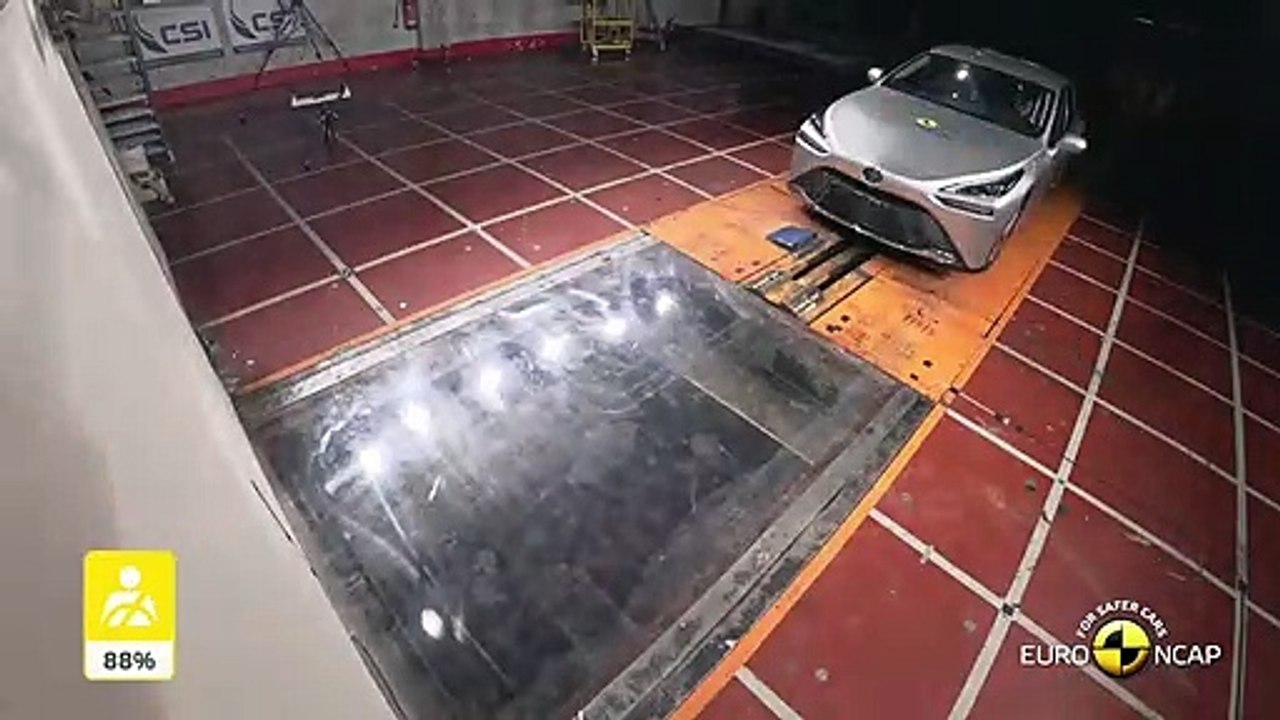 La berline à hydrogène Toyota Mirai obtient cinq étoiles aux crash-tests Euro NCAP