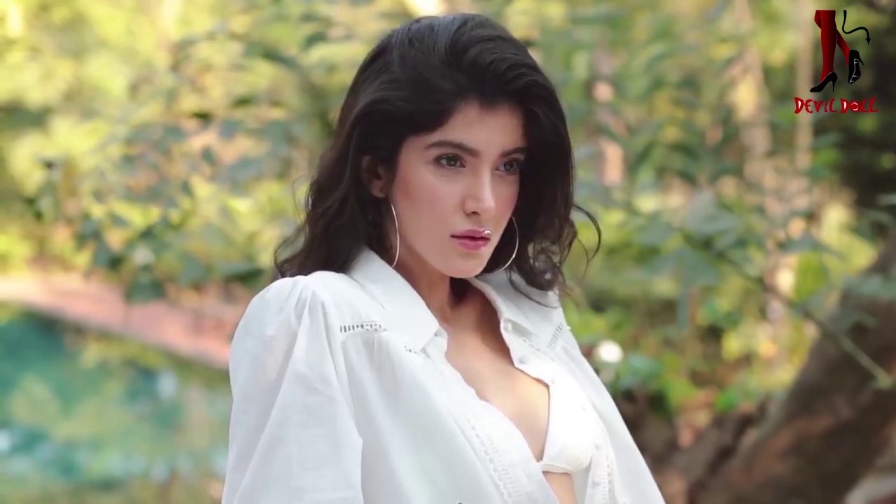 Bold & Beautiful Shanaya Kapoor HOT !!