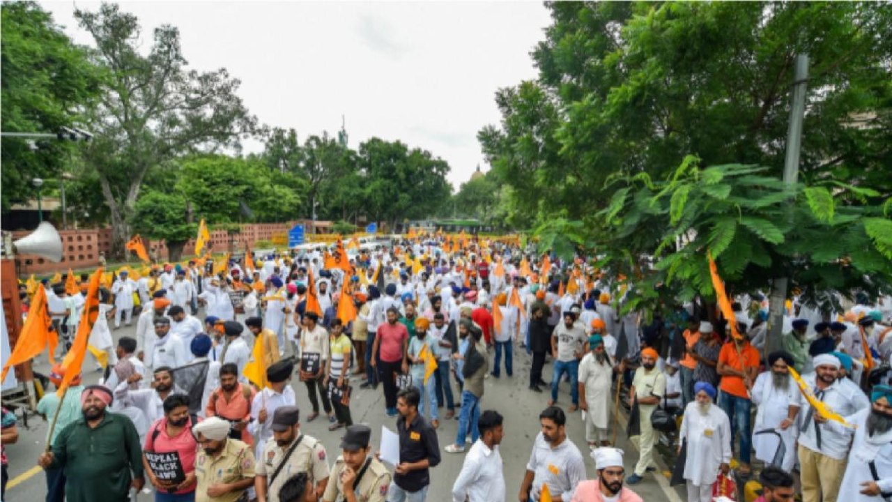 SAD carries out protest against farm laws