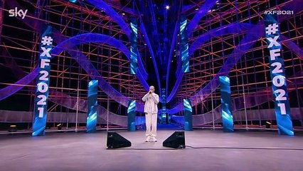 X Factor 2021, Erio strega i giudici con la sua cover di Elvis Presley