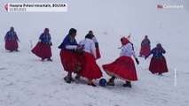 Une partie de foot dans les montagnes andines... à 5 890 m d'altitude