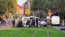 Ces policiers allemands se retrouvent coincés sur les rails du tramway !