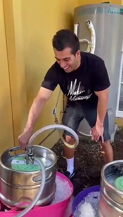 Blague énorme : il connecte tous les robinets de la maison à des fûts de bière...