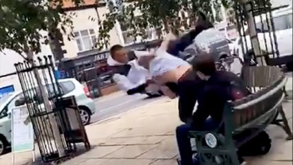 Angleterre : un homme agresse un jeune de 16 ans... qui s’avère être champion de MMA