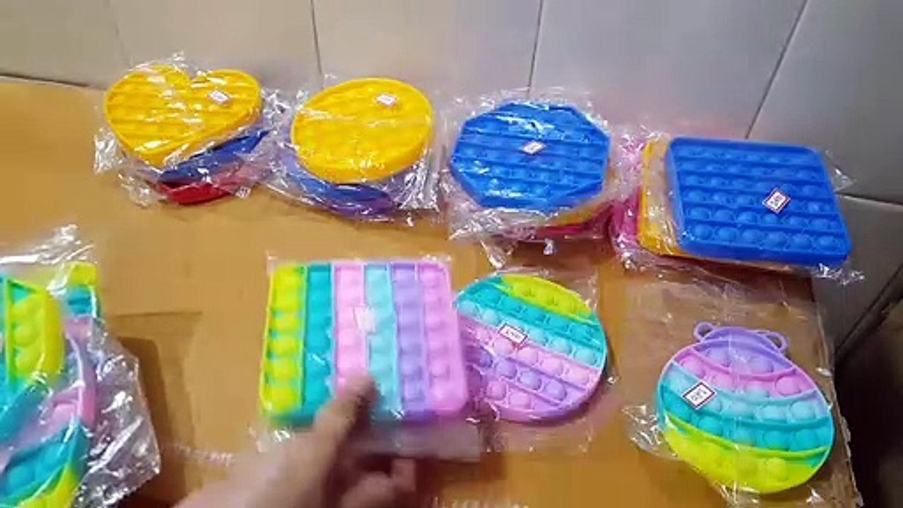 Unboxing and Review of Push Pop it Bubble Fidget Toy, Stress Relief and Anti-Anxiety Tools Sensory Toy